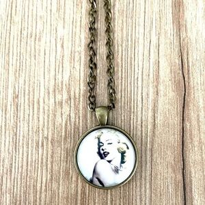 Marilyn Monroe Retro Style Unisex Necklace, NWT